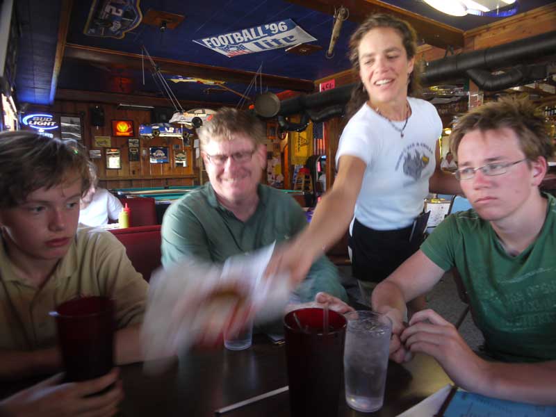 Nick's lunch arrives as Larry & Ã˜yvind look on. Note the perky expressions of the overheated teenagers.