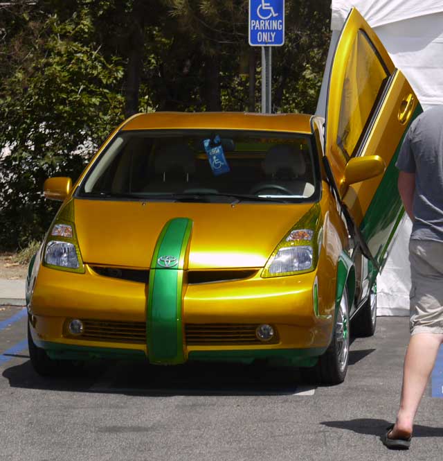 An answer to the question: can the Toyota Prius be made more ugly... YES. (also seen in the parking lot)