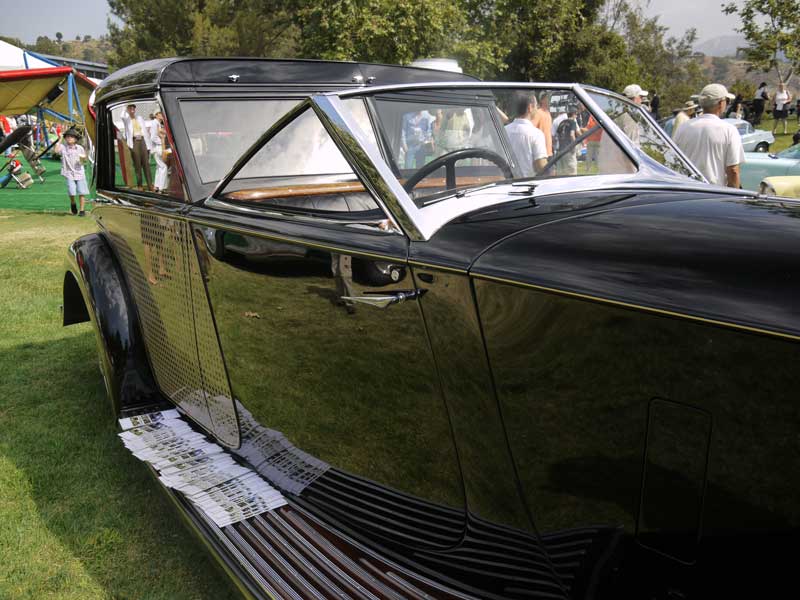 Rolls Royce. Can you spot the obvious part off a Classic American car?