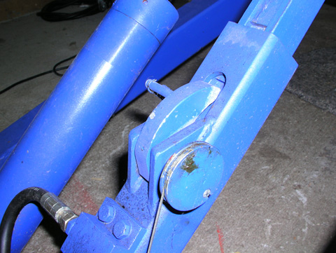 The lift's simple safety lock mechanism.